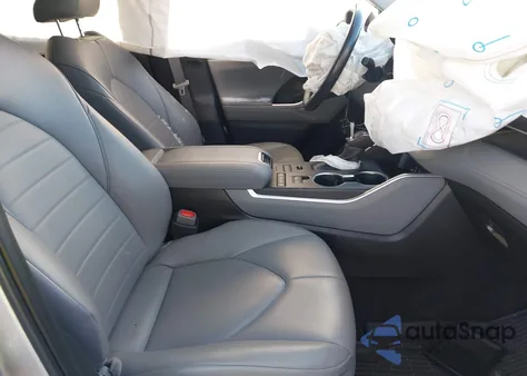 2022 Toyota Highlander Xle z USA, uszkodzony, nr VIN 5TDGZRBH4NS593118